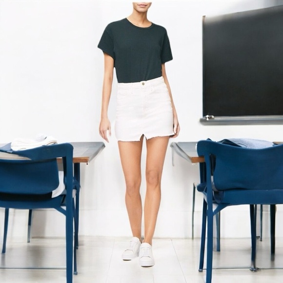 Frame Denim ‘Le Mini Jean Skirt’ in “Blanc” With Raw Split Hem Detail Size 28 - Picture 2 of 16